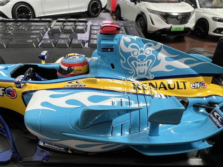 [開箱]F1 1/18 RENAULT R25 FERNANDO ALONSO BELGIAN GP