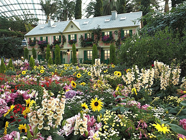 濱海灣花園 雲霧林(Cloud Forest)、花穹(Flower Dome) 及《莫內印象(Impressions of Monet)》特展、擎天樹叢(Supertree Grove)的《花園狂想曲(Garden Rhapsody)》聲光秀、遊園導覽車(Audio Tour)、Jurassic Nest FoodHall中的Hawker Chan燒肉飯,及金沙酒店《幻彩生輝(Spectra- A Light and Water)》燈光秀 — 赤道三國文化休閒行旅 之 新加坡篇 第五回 濱海灣花園