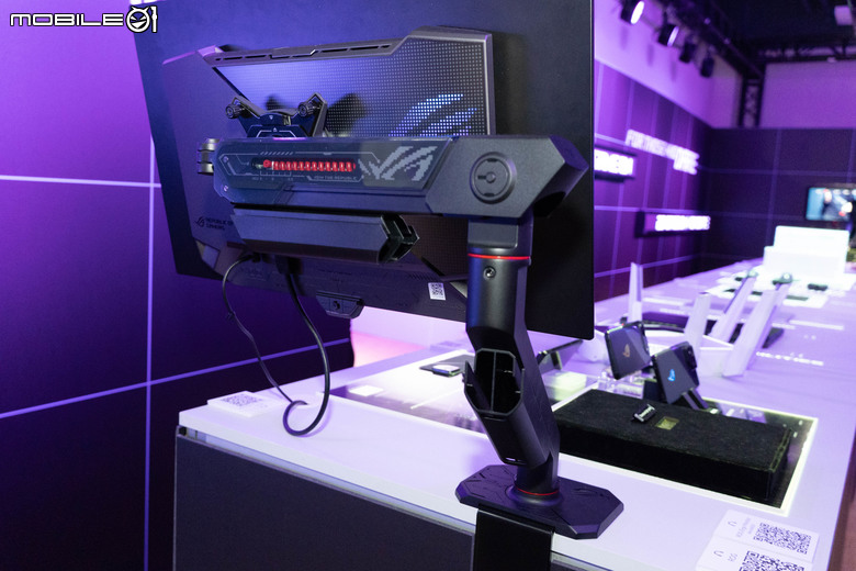 ROG SWIFT OLED PG32UCDP 電競螢幕實測 在 4K 高解析與 480 Hz 高反應自由切換的遊戲螢幕首選