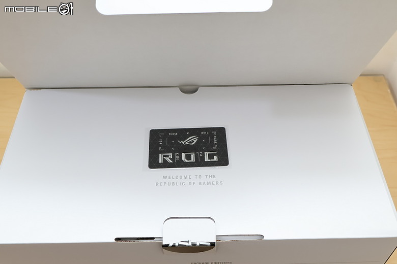點我看大圖 信仰升級 ROG Strix LC 白龍 III LCD 版