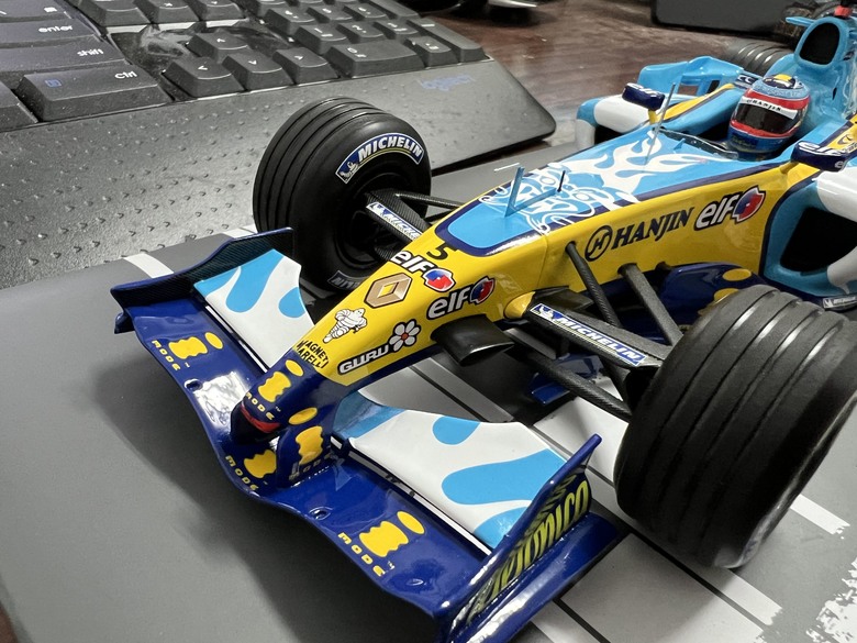 [開箱]F1 1/18 RENAULT R25 FERNANDO ALONSO BELGIAN GP