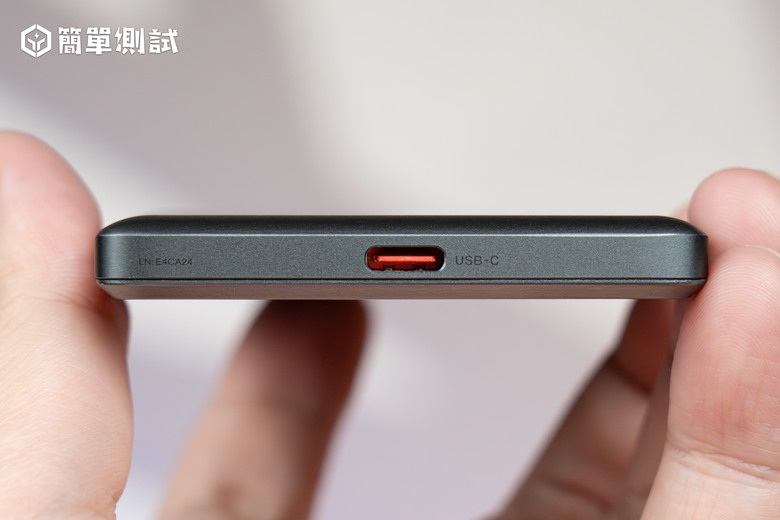 要輕？要薄？MagSafe 磁吸行動電源 TORRAS MiniMag