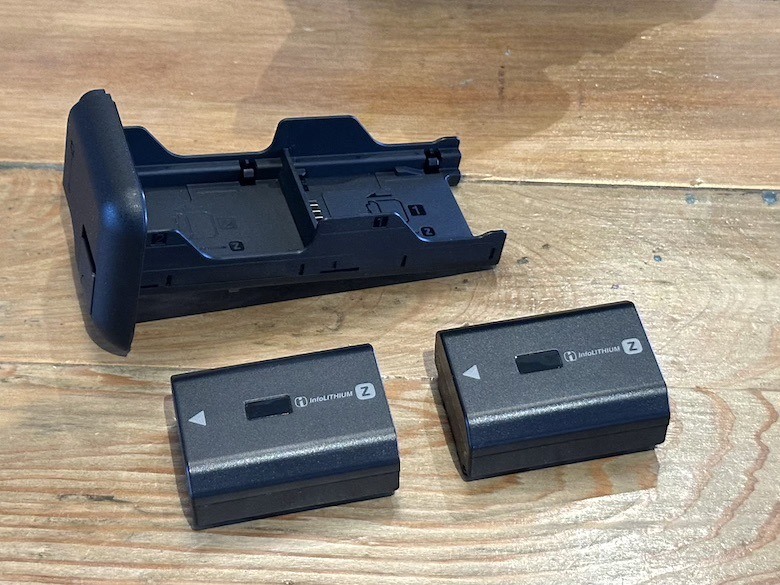 SONY VG-C4EM 垂直手把開箱 | 舒適性與續航力我都要!