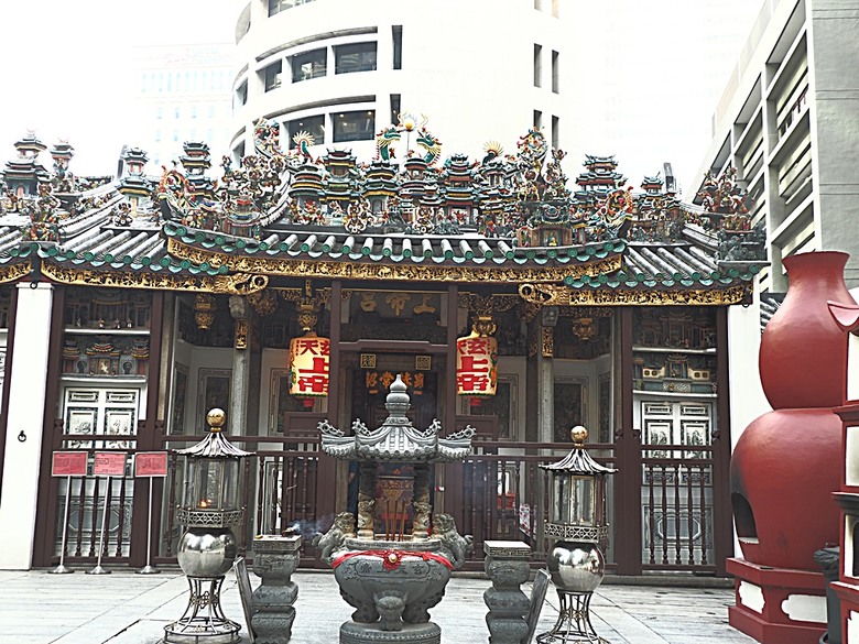 牛車水(Chinatown)市街之巴剎壁畫、粵海清廟、福德祠、天福宮、城市展覽館(Singapore City Gallery),以及麥士威熟食中心(Maxwell Food Centre)中之天天海南雞飯 — 赤道三國文化休閒行旅 之 新加坡篇 第一回 牛車水(Chinatown) 與直落亞逸(Telok Ayer)