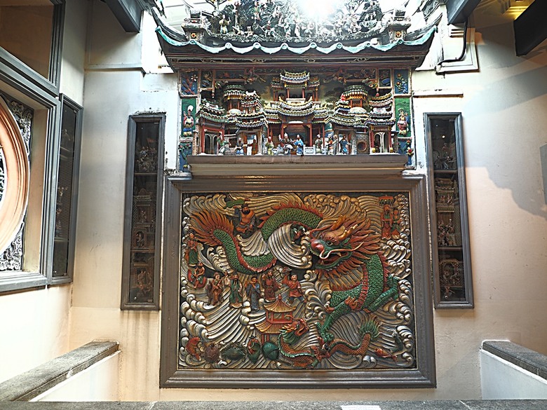 牛車水(Chinatown)市街之巴剎壁畫、粵海清廟、福德祠、天福宮、城市展覽館(Singapore City Gallery)，以及麥士威熟食中心(Maxwell Food Centre)中之天天海南雞飯 — 赤道三國文化休閒行旅 之 新加坡篇 第一回 牛車水(Chinatown) 與直落亞逸(Telok Ayer)