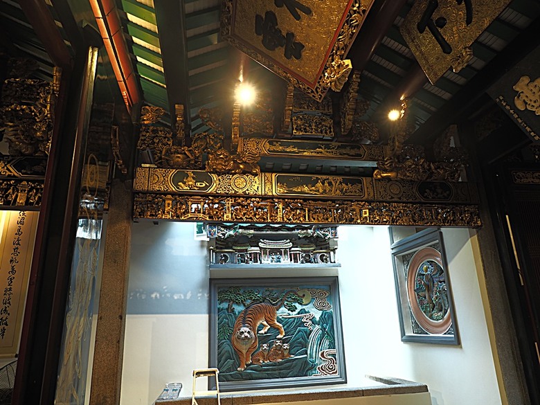 牛車水(Chinatown)市街之巴剎壁畫、粵海清廟、福德祠、天福宮、城市展覽館(Singapore City Gallery)，以及麥士威熟食中心(Maxwell Food Centre)中之天天海南雞飯 — 赤道三國文化休閒行旅 之 新加坡篇 第一回 牛車水(Chinatown) 與直落亞逸(Telok Ayer)