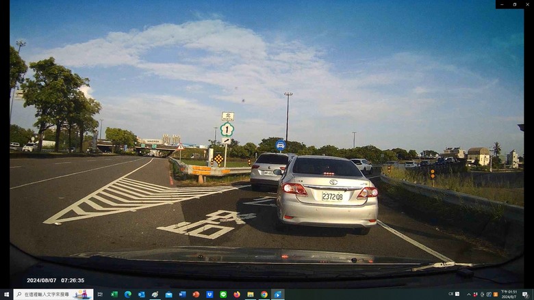檢舉車輛強行插隊未依序進入匝道適用道交條例哪條呢?