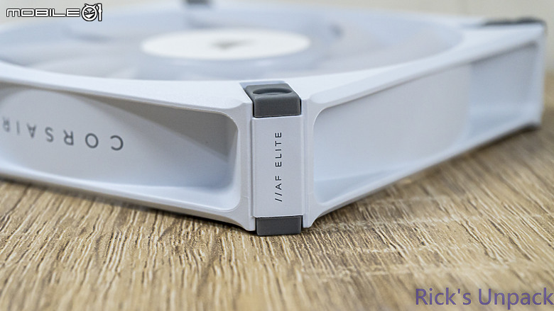 【開箱】專屬絢麗CAPELLIX燈效 | CORSAIR H150i ELITE CAPELLIX XT WHITE