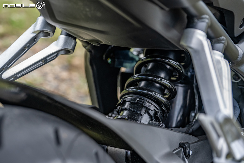 HONDA CB650R、CBR650 E-Clutch 試駕｜想熄火都難！打破操作藩籬，普及騎乘樂趣！
