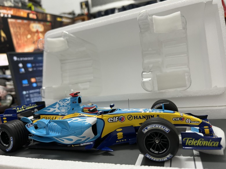 [開箱]F1 1/18 RENAULT R25 FERNANDO ALONSO BELGIAN GP