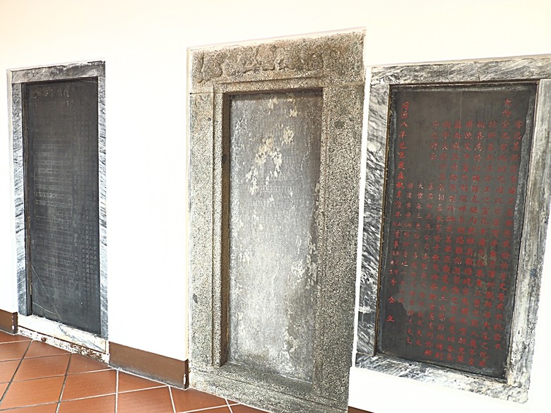 牛車水(Chinatown)市街之巴剎壁畫、粵海清廟、福德祠、天福宮、城市展覽館(Singapore City Gallery),以及麥士威熟食中心(Maxwell Food Centre)中之天天海南雞飯 — 赤道三國文化休閒行旅 之 新加坡篇 第一回 牛車水(Chinatown) 與直落亞逸(Telok Ayer)
