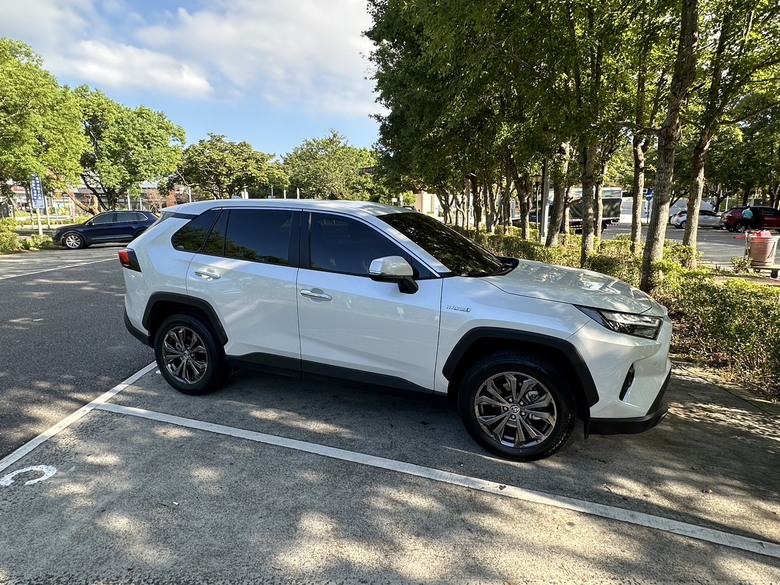 TOYOTA RAV4 2024年油電X 3M極透極黑