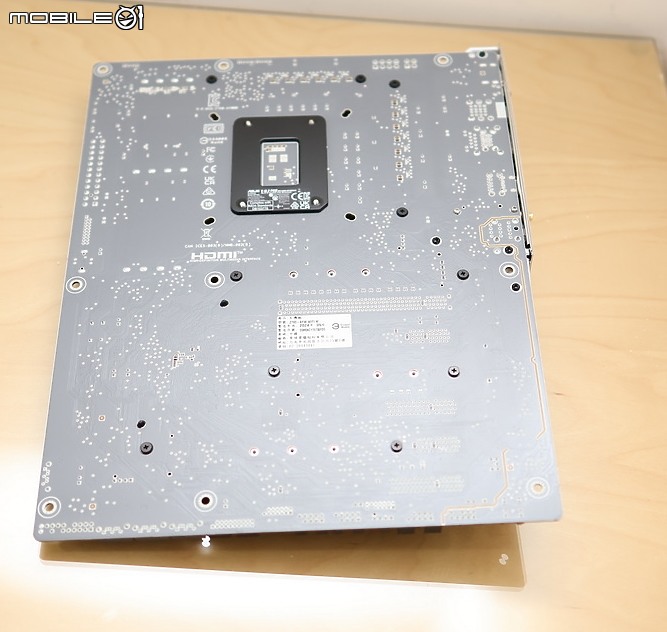 點我看大圖 性價比白化板 ASUS 阿唷喂 Z790-AYW WIFI W 開箱