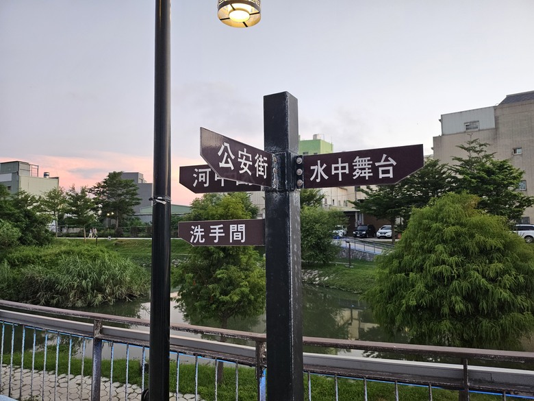 一日中部來回快閃 - Lalaport好熱鬧 / 早餐女王點心吃不完 /鹿港光影藝術節 (角落小夥伴好可愛)