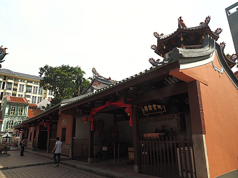 牛車水(Chinatown)市街之巴剎壁畫、粵海清廟、福德祠、天福宮、城市展覽館(Singapore City Gallery)，以及麥士威熟食中心(Maxwell Food Centre)中之天天海南雞飯 — 赤道三國文化休閒行旅 之 新加坡篇 第一回 牛車水(Chinatown) 與直落亞逸(Telok Ayer)