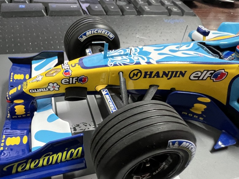 [開箱]F1 1/18 RENAULT R25 FERNANDO ALONSO BELGIAN GP