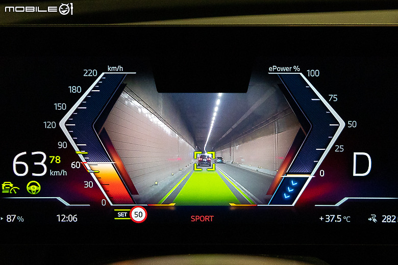 BMW 新年式 iX xDrive40 試駕｜你想要的配備回來了，操駕與乘坐感受再提升！