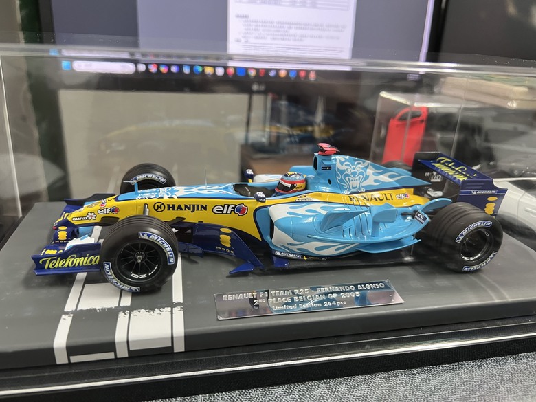 [開箱]F1 1/18 RENAULT R25 FERNANDO ALONSO BELGIAN GP