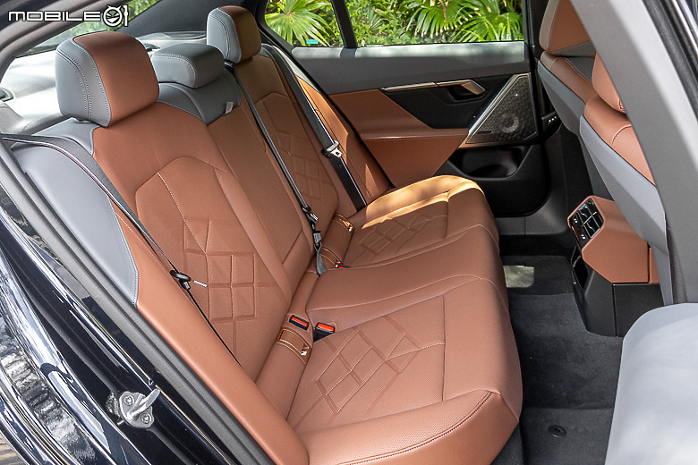 BMW i5 M60 xDrive 試駕｜豪華舒適依舊，更多了一身好功夫！