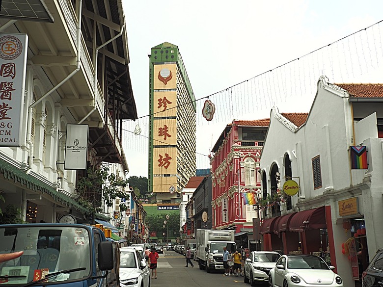 牛車水(Chinatown)市街之巴剎壁畫、粵海清廟、福德祠、天福宮、城市展覽館(Singapore City Gallery),以及麥士威熟食中心(Maxwell Food Centre)中之天天海南雞飯 — 赤道三國文化休閒行旅 之 新加坡篇 第一回 牛車水(Chinatown) 與直落亞逸(Telok Ayer)