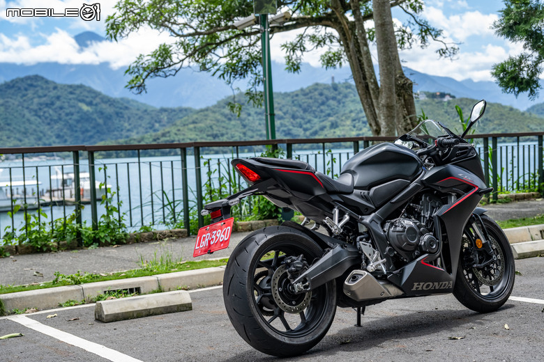 HONDA CB650R、CBR650R 雙車試駕｜改變不大，但強勢依舊！
