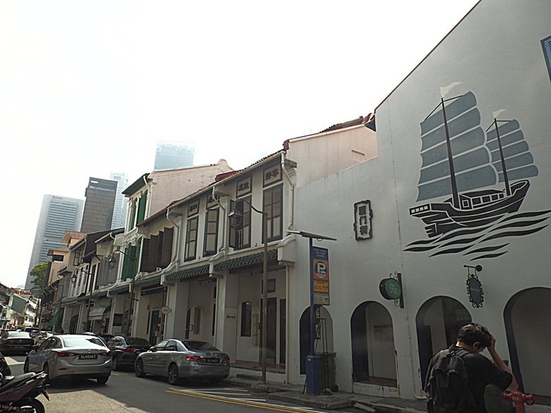 牛車水(Chinatown)市街之巴剎壁畫、粵海清廟、福德祠、天福宮、城市展覽館(Singapore City Gallery),以及麥士威熟食中心(Maxwell Food Centre)中之天天海南雞飯 — 赤道三國文化休閒行旅 之 新加坡篇 第一回 牛車水(Chinatown) 與直落亞逸(Telok Ayer)