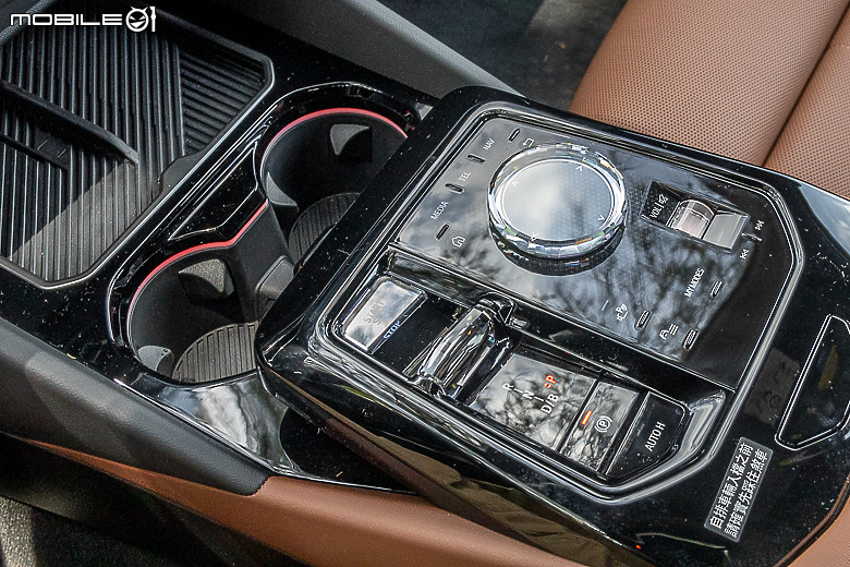 BMW i5 M60 xDrive 試駕|豪華舒適依舊,更多了一身好功夫!