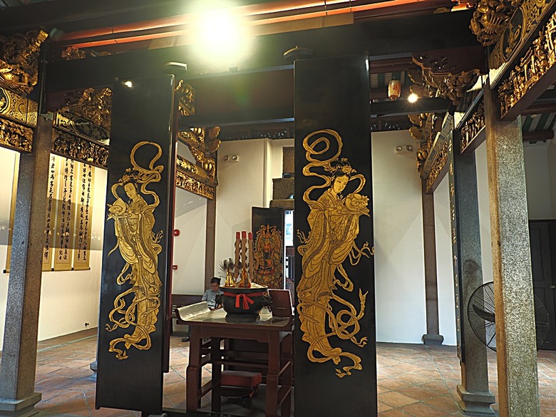 牛車水(Chinatown)市街之巴剎壁畫、粵海清廟、福德祠、天福宮、城市展覽館(Singapore City Gallery),以及麥士威熟食中心(Maxwell Food Centre)中之天天海南雞飯 — 赤道三國文化休閒行旅 之 新加坡篇 第一回 牛車水(Chinatown) 與直落亞逸(Telok Ayer)