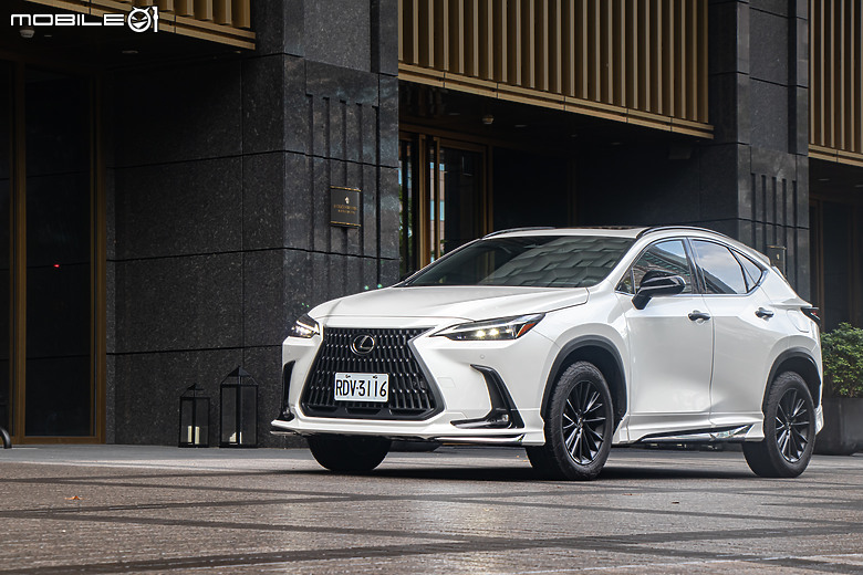 開車遊四方 Vol.19 入住洲際酒店,開凌志、遊港都!|feat. Lexus NX 350 Overtrail