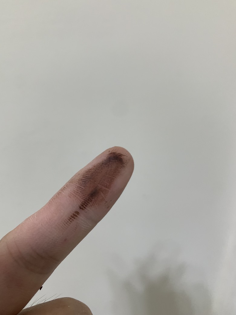 室內水泥漆粉刷後出現黑點