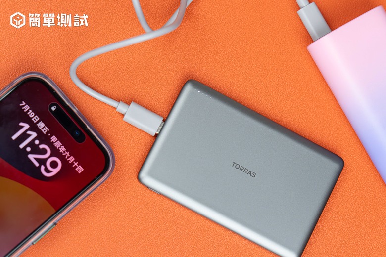 要輕？要薄？MagSafe 磁吸行動電源 TORRAS MiniMag