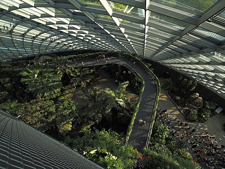 濱海灣花園 雲霧林(Cloud Forest)、花穹(Flower Dome) 及《莫內印象(Impressions of Monet)》特展、擎天樹叢(Supertree Grove)的《花園狂想曲(Garden Rhapsody)》聲光秀、遊園導覽車(Audio Tour)、Jurassic Nest FoodHall中的Hawker Chan燒肉飯,及金沙酒店《幻彩生輝(Spectra- A Light and Water)》燈光秀 — 赤道三國文化休閒行旅 之 新加坡篇 第五回 濱海灣花園