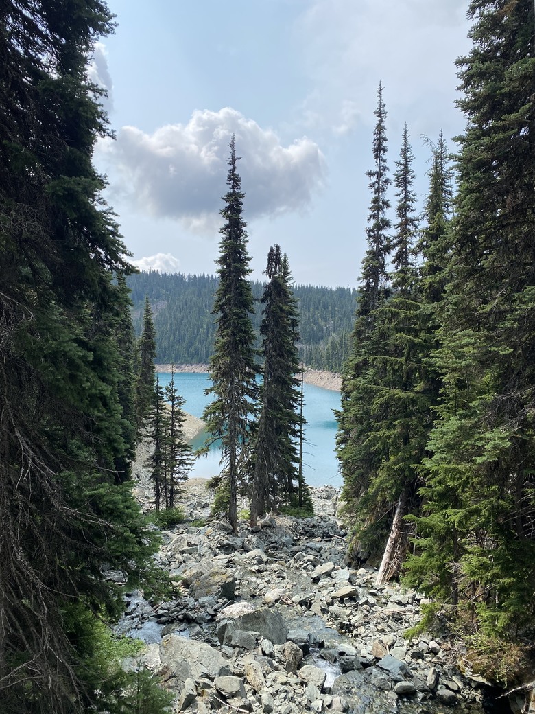 「瑜伽越野跑」加拿大🇨🇦 溫哥華 Vancouver, BC 北邊的兩條路線：Sea to Summit 及 Garibaldi Lake trail