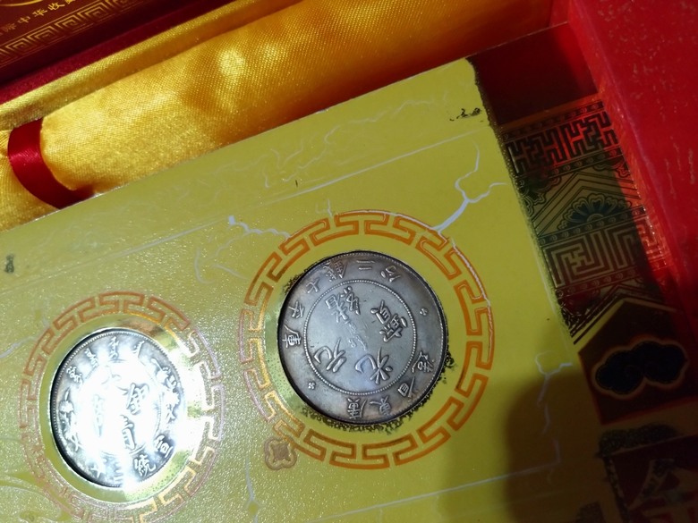 點我看大圖 請問各位大神前輩,中國銀圓收藏冊『大旺年』這會有價值嗎?