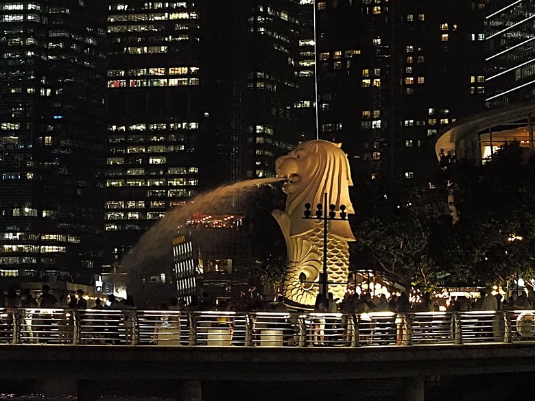 新加坡國家美術館 (National Gallery Singapore)、亞洲文明博物館 (Asian Civilisations Museum)、聖安德烈座堂 (St Andrew's Cathedral)、克拉碼頭 (Clarke Quay)、新加坡河遊船,還有發傳人肉骨茶 (Legendary Bak Kut Teh At South Bridge) — 赤道三國文化休閒行旅 之 新加坡篇 第二回 政府大廈 (City Hall)、新加坡河北岸與克拉碼頭 (Clarke Quay)