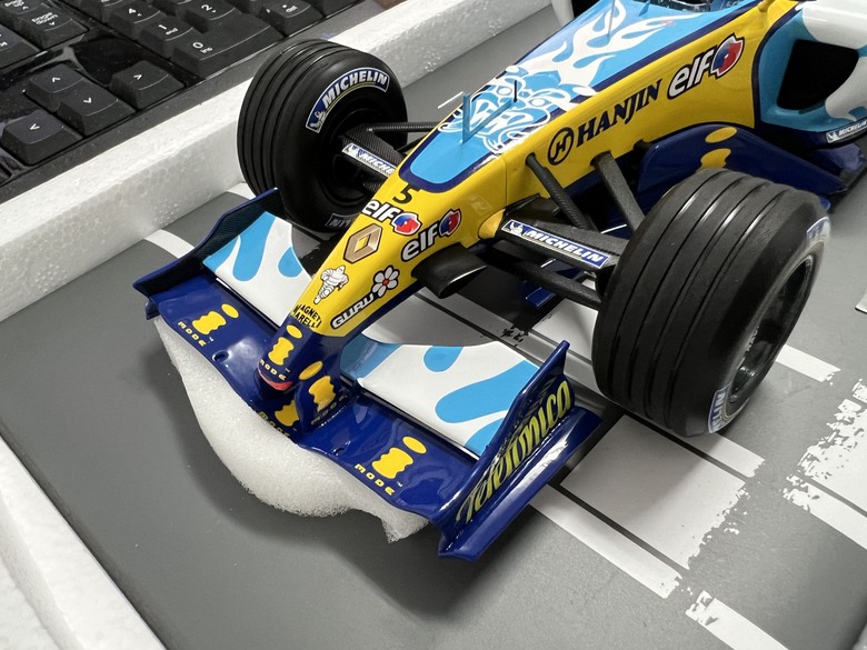 [開箱]F1 1/18 RENAULT R25 FERNANDO ALONSO BELGIAN GP