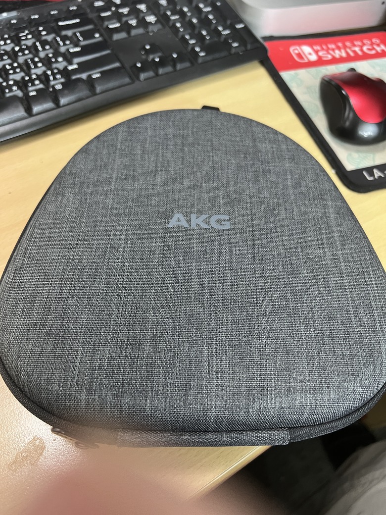 三年了......有種好久沒買耳機的感覺......AKG N9 Hybrid