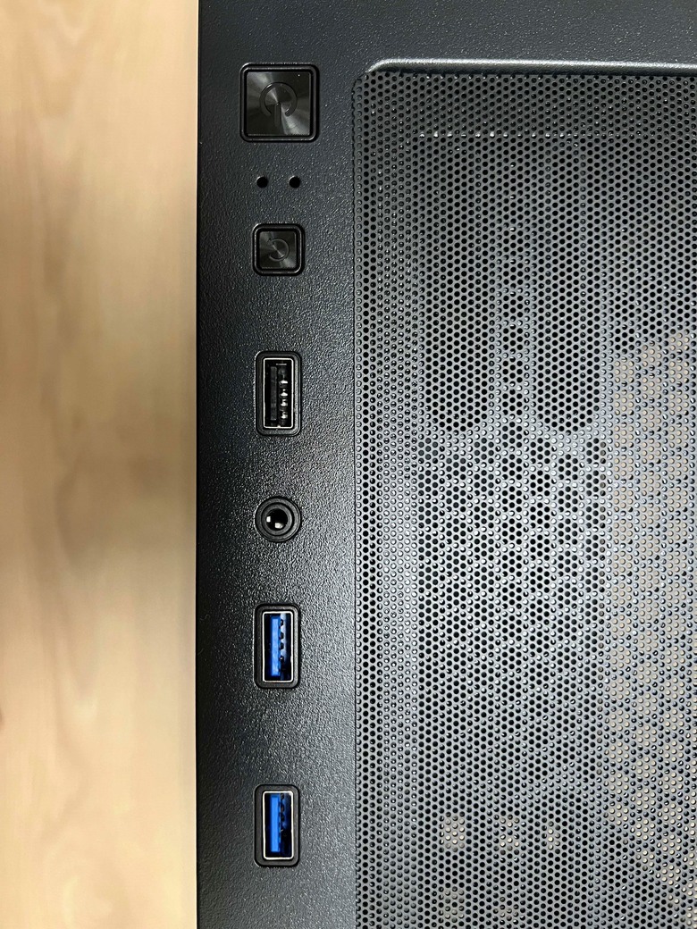 入門電腦換新家 ENERPAZO EP237 Mini Tower ARGB