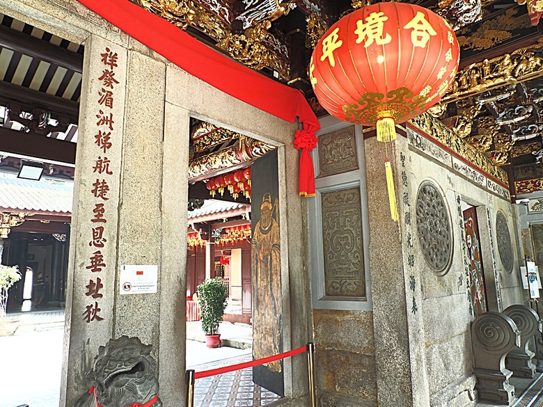 牛車水(Chinatown)市街之巴剎壁畫、粵海清廟、福德祠、天福宮、城市展覽館(Singapore City Gallery)，以及麥士威熟食中心(Maxwell Food Centre)中之天天海南雞飯 — 赤道三國文化休閒行旅 之 新加坡篇 第一回 牛車水(Chinatown) 與直落亞逸(Telok Ayer)