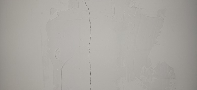 牆壁修補和地震裂痕跟灰塵問題