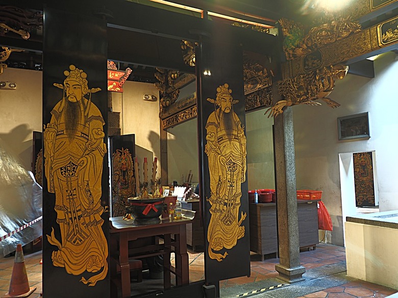 牛車水(Chinatown)市街之巴剎壁畫、粵海清廟、福德祠、天福宮、城市展覽館(Singapore City Gallery),以及麥士威熟食中心(Maxwell Food Centre)中之天天海南雞飯 — 赤道三國文化休閒行旅 之 新加坡篇 第一回 牛車水(Chinatown) 與直落亞逸(Telok Ayer)