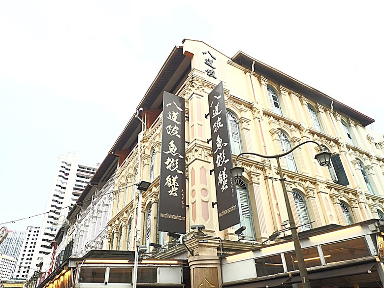 牛車水(Chinatown)市街之巴剎壁畫、粵海清廟、福德祠、天福宮、城市展覽館(Singapore City Gallery),以及麥士威熟食中心(Maxwell Food Centre)中之天天海南雞飯 — 赤道三國文化休閒行旅 之 新加坡篇 第一回 牛車水(Chinatown) 與直落亞逸(Telok Ayer)