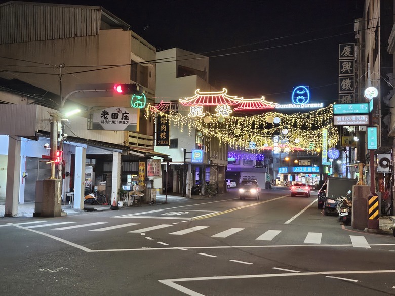 一日中部來回快閃 - Lalaport好熱鬧 / 早餐女王點心吃不完 /鹿港光影藝術節 (角落小夥伴好可愛)