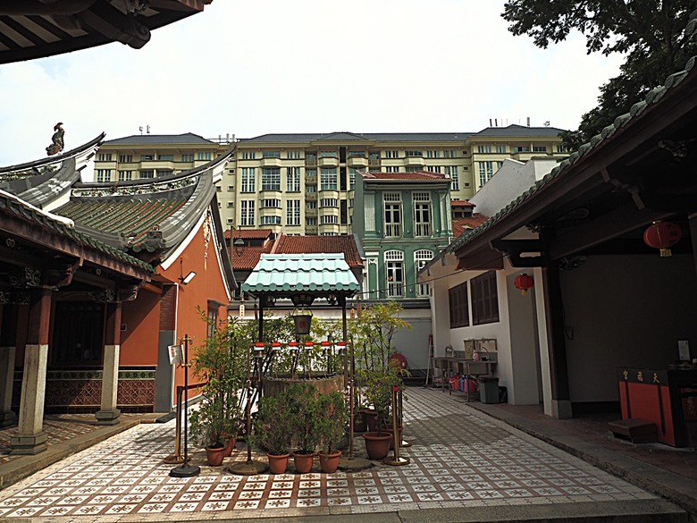 牛車水(Chinatown)市街之巴剎壁畫、粵海清廟、福德祠、天福宮、城市展覽館(Singapore City Gallery),以及麥士威熟食中心(Maxwell Food Centre)中之天天海南雞飯 — 赤道三國文化休閒行旅 之 新加坡篇 第一回 牛車水(Chinatown) 與直落亞逸(Telok Ayer)