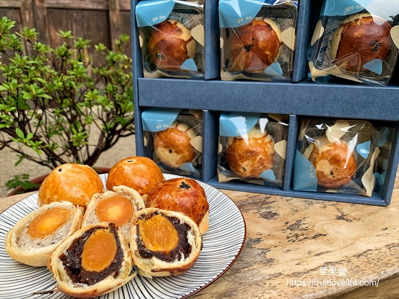 中秋菠蘿酥禮盒和蛋黃酥禮盒,這蛋黃酥很不一樣