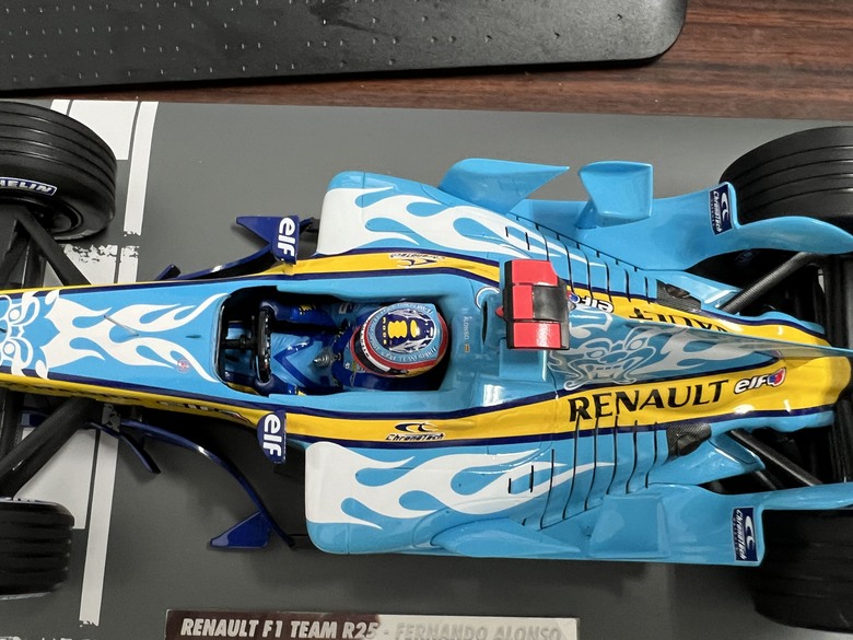 [開箱]F1 1/18 RENAULT R25 FERNANDO ALONSO BELGIAN GP