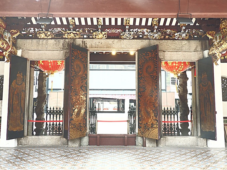 牛車水(Chinatown)市街之巴剎壁畫、粵海清廟、福德祠、天福宮、城市展覽館(Singapore City Gallery),以及麥士威熟食中心(Maxwell Food Centre)中之天天海南雞飯 — 赤道三國文化休閒行旅 之 新加坡篇 第一回 牛車水(Chinatown) 與直落亞逸(Telok Ayer)