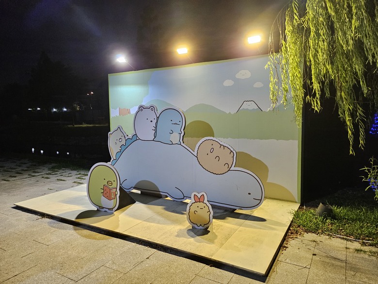 一日中部來回快閃 - Lalaport好熱鬧 / 早餐女王點心吃不完 /鹿港光影藝術節 (角落小夥伴好可愛)