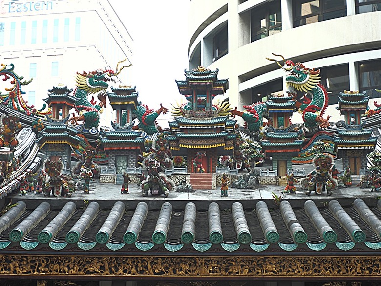 牛車水(Chinatown)市街之巴剎壁畫、粵海清廟、福德祠、天福宮、城市展覽館(Singapore City Gallery),以及麥士威熟食中心(Maxwell Food Centre)中之天天海南雞飯 — 赤道三國文化休閒行旅 之 新加坡篇 第一回 牛車水(Chinatown) 與直落亞逸(Telok Ayer)