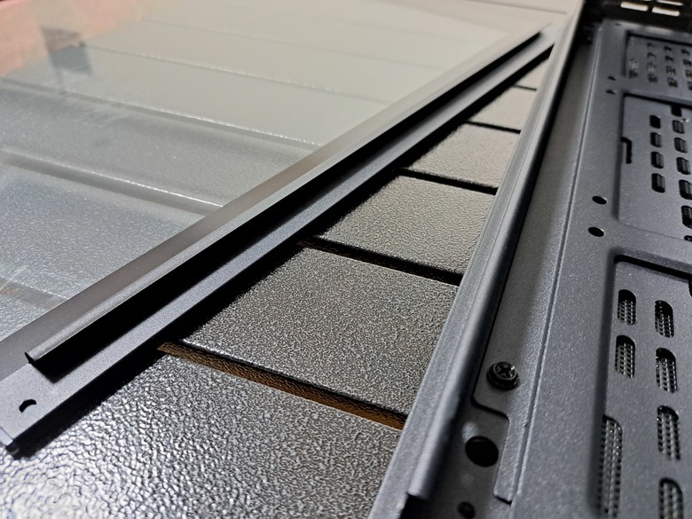 海景雙艙機殼 COUGAR FV150 RGB 開箱
